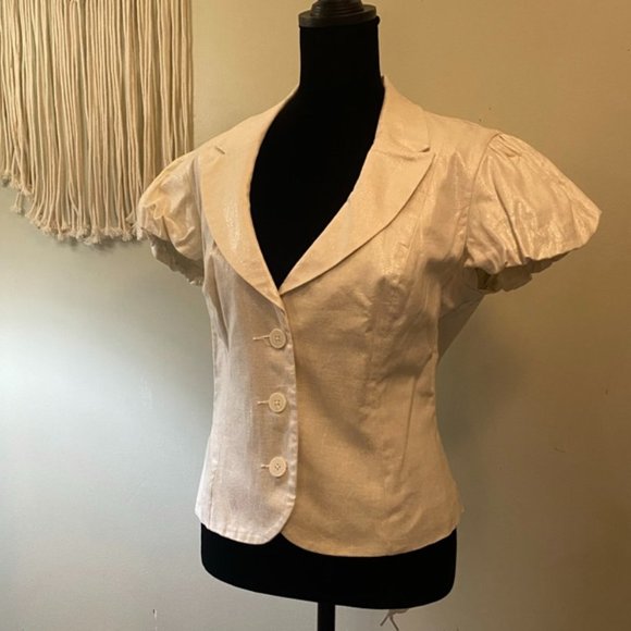 NWT Women's Chic White Shimmer Short Sleeve Button Top Express - Picture 3 of 10